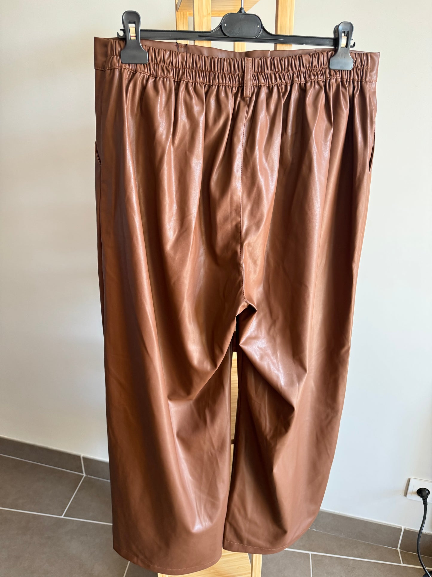 Pantalon Almé Paris évasé similicuir Taille 48/50