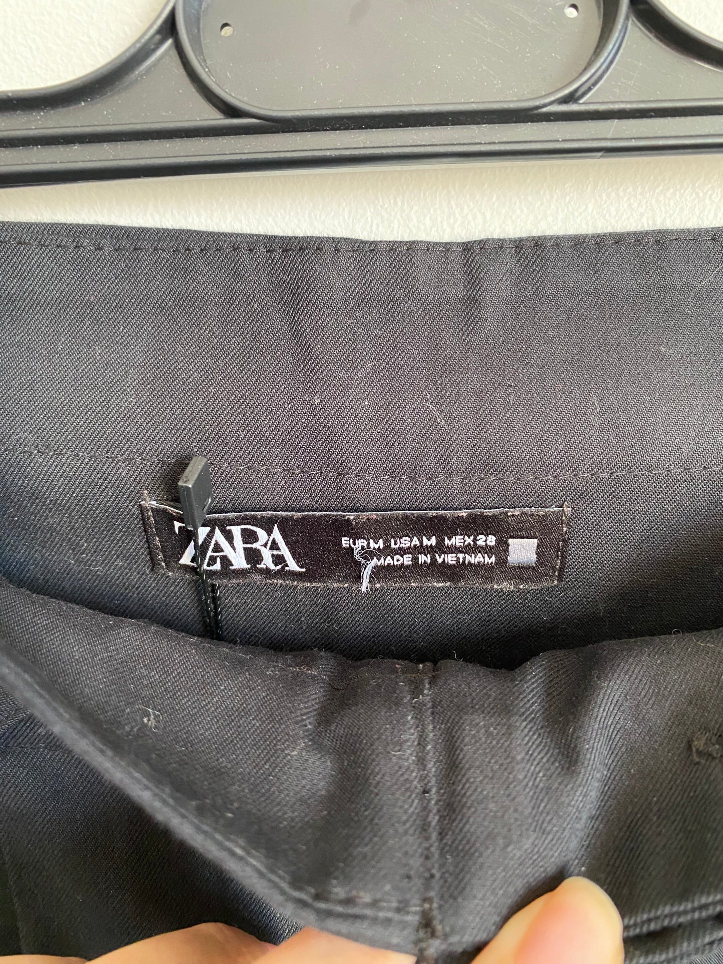 Pantalon Zara évasé noir boutons dorés Taille M