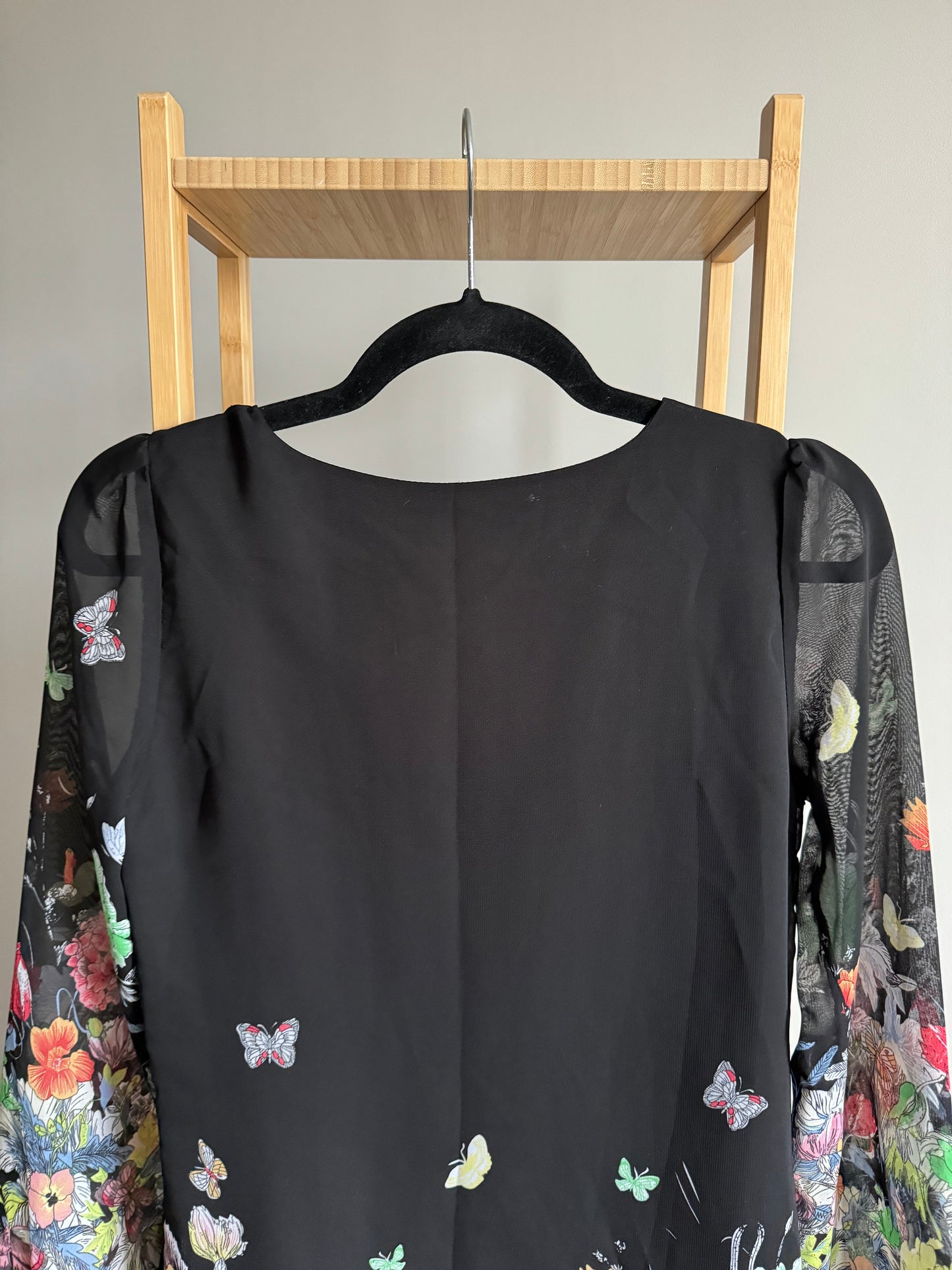 Robe Yumi noire fleurie Taille 36