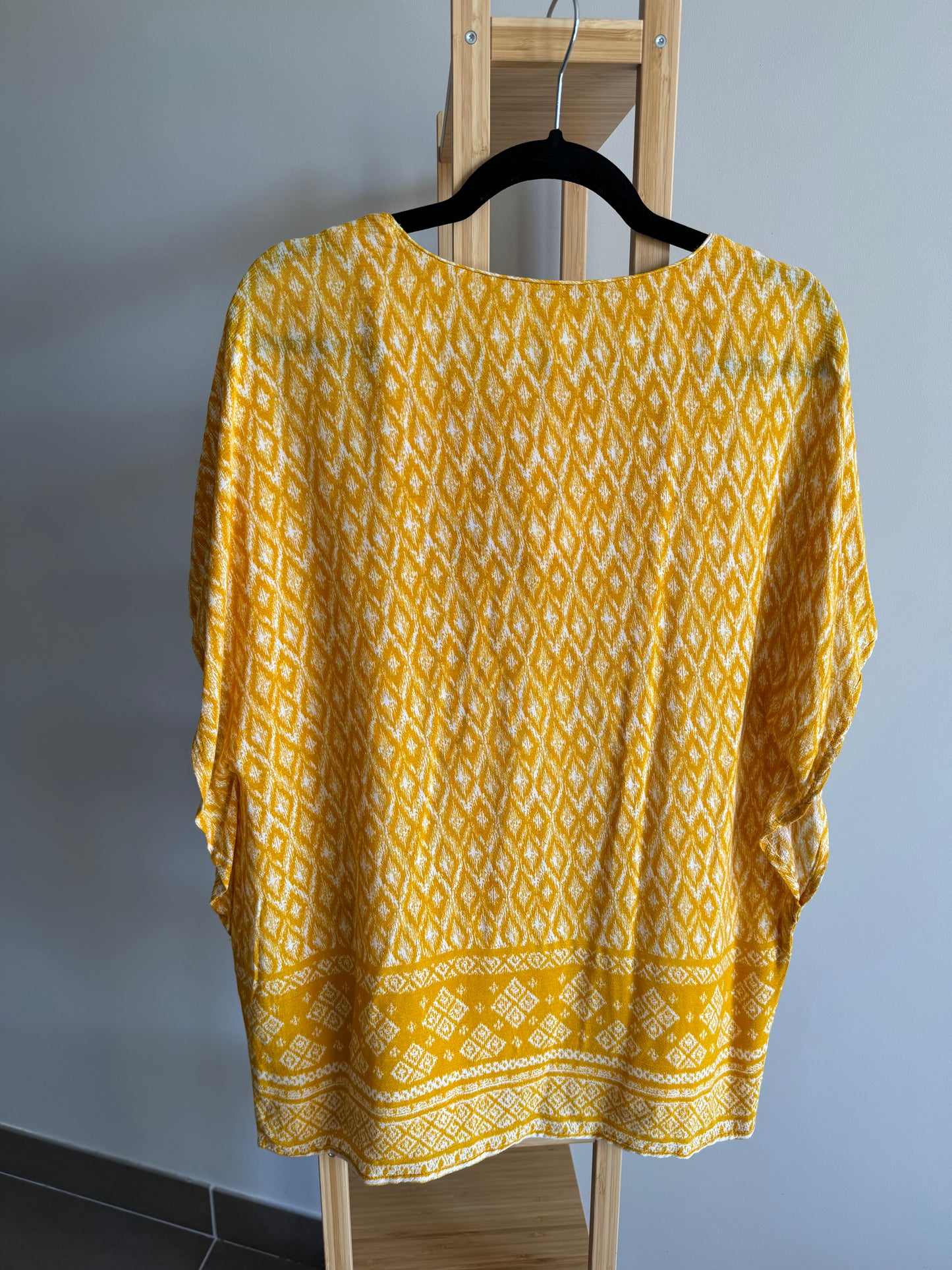 Top poncho Gémo motifs jaunes Taille 42