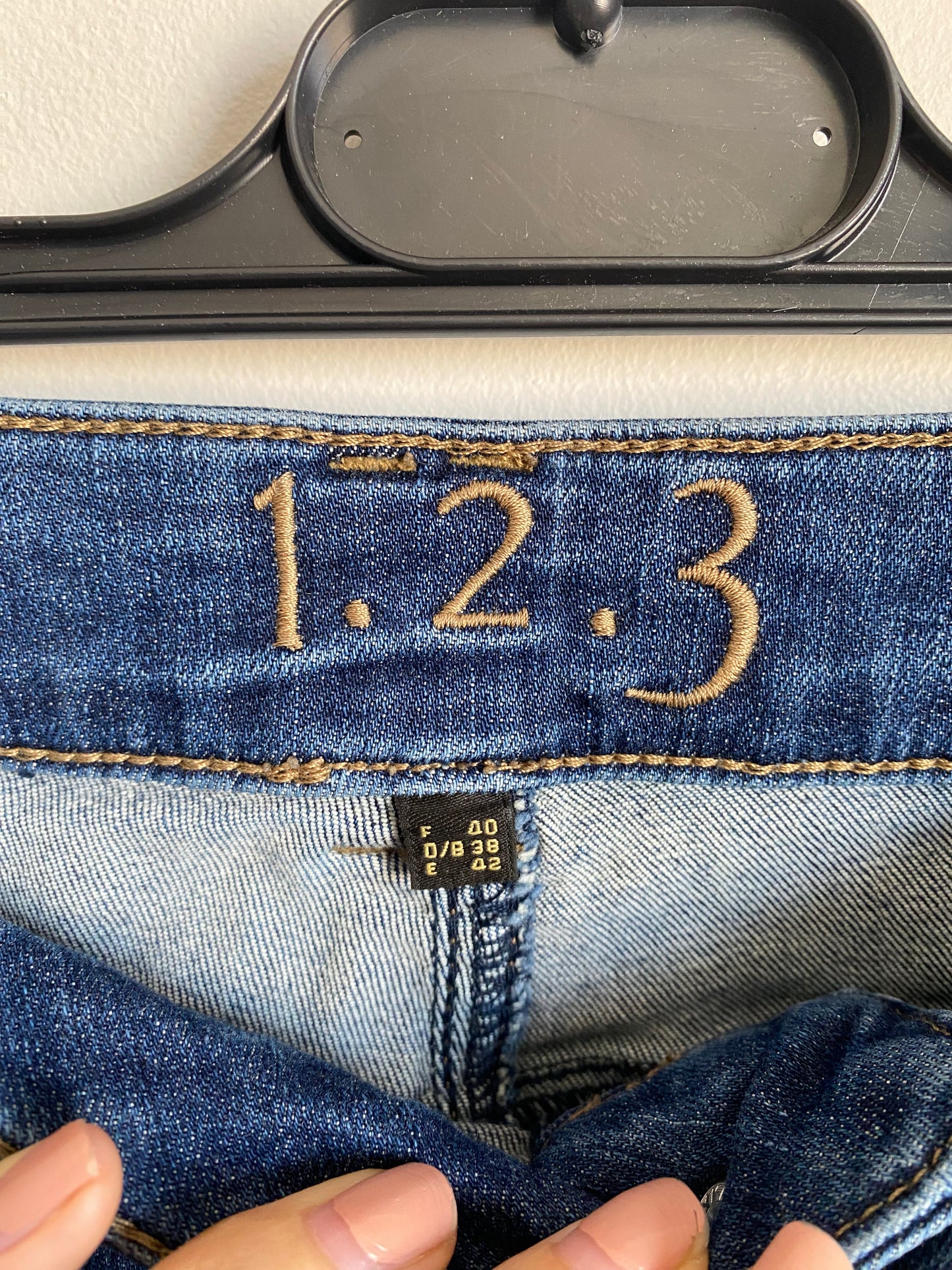 Jeans 1 2 3 détails fermetures Taille 40
